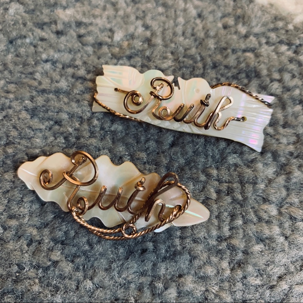 🔴 VTG Personalized Mother of Pearl Wire Brooch
